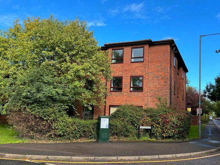 2 Bedroom Flat To Rent In The Paddocks, Savill Way, Marlow, SL7