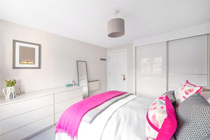 1 Bedroom Flat To Rent In Garratt Lane, London, SW18