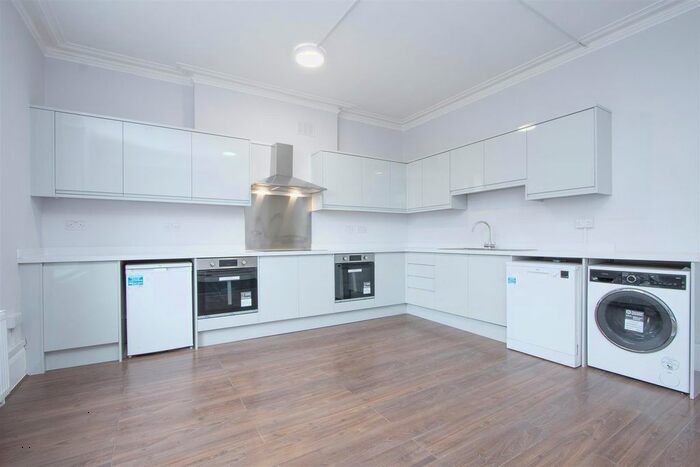 7 Bedroom Flat To Rent In The Broadway, London, SW19