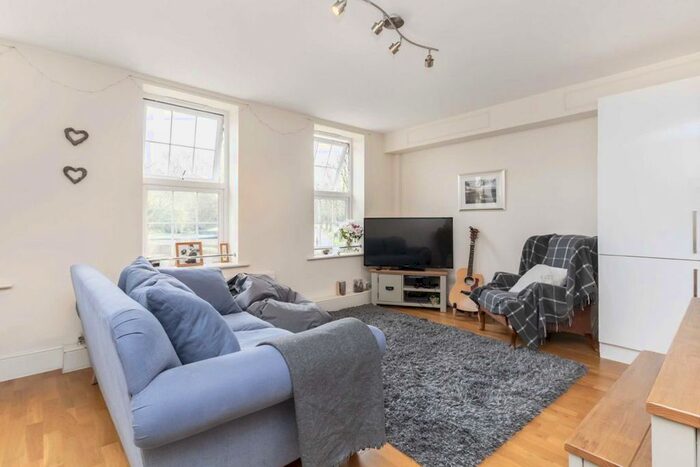 2 Bedroom Flat To Rent In Cricket Green, Mitcham, CR4