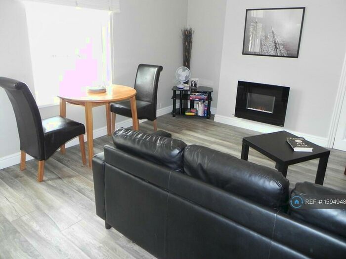 2 Bedroom Flat To Rent In Duesbery Street, Hull, HU5