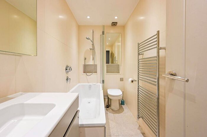2 Bedroom Flat For Sale In Mount Pleasant Villas, Crouch End, London, N4