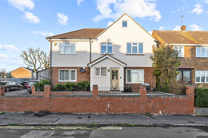 4 Bedroom Detached House For Sale In Allnutts Road, Epping, Essex, CM16