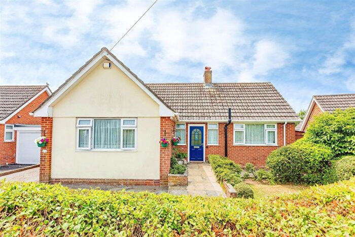 3 Bedroom Chalet For Sale In King Charles Way, Bridport, DT6