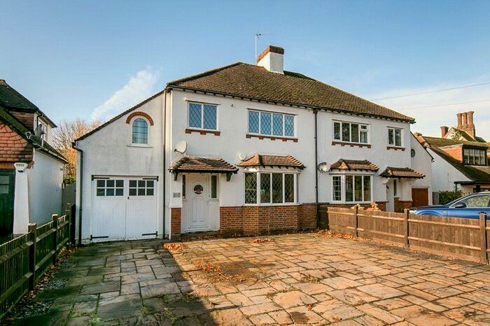 4 Bedroom Semi-Detached House To Rent In Coulsdon Road, Coulsdon, CR5