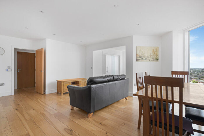 2 Bedroom Apartment To Rent In High Street, London, E15