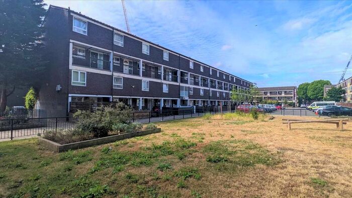 2 Bedroom Flat To Rent In Lunan House, Shetland Road, London, E3