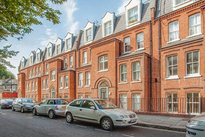 2 Bedroom Flat To Rent In Mark Mansions, Westville Road, Shepherds Bush, London, W12
