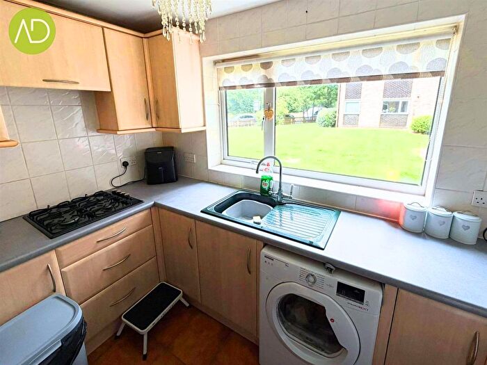 1 Bedroom Flat To Rent In Lampits, Hoddesdon, EN11