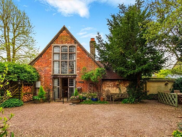 3 Bedroom Detached House For Sale In Churchway, Haddenham, HP17