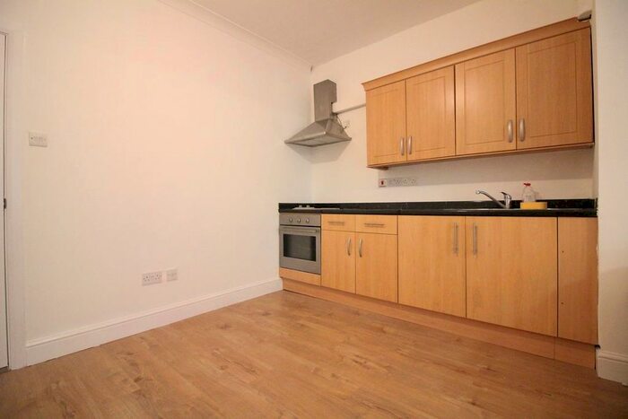 Studio To Rent In Chertsey Bridge Road, Chertsey, KT16