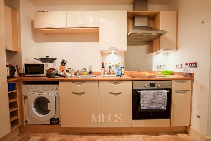 1 Bedroom Flat For Sale In Longleat Avenue, Birmingham, West Midlands, B15