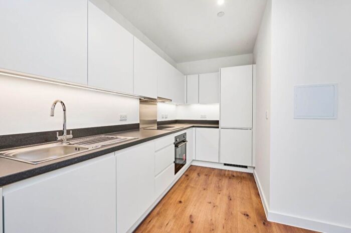 1 Bedroom Flat To Rent In New Road, Dagenham, RM9