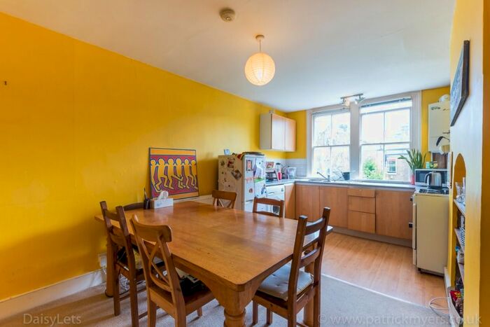 2 Bedroom Flat To Rent In Helix Road, Brixton, London, SW2