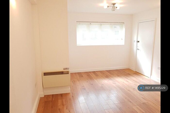 Studio To Rent In Temple Fortune, London, NW11