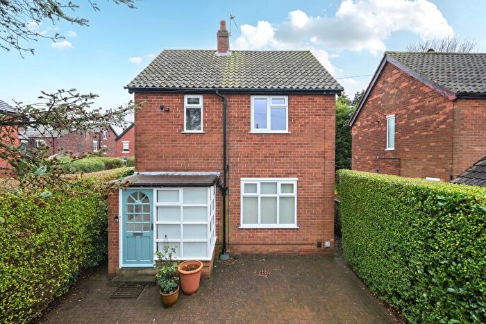 3 Bedroom Detached House For Sale In Denton Avenue, Roundhay, Leeds, LS8