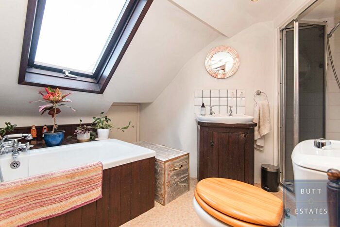 2 Bedroom Cottage For Sale In The College, Ide, Exeter, EX2