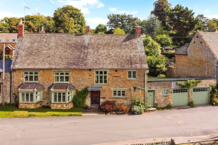 4 Bedroom Detached House For Sale In Sibford Ferris, Nr Banbury, Oxfordshire, OX15