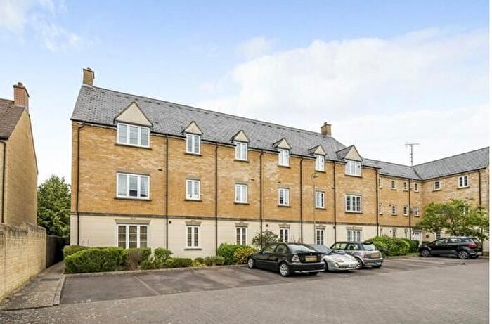 2 Bedroom Flat To Rent In Harvest Way, Witney, OX28