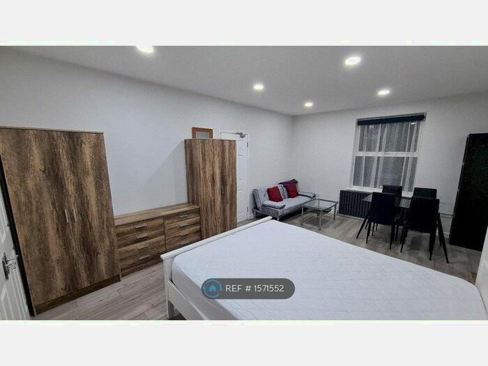 4 Bedroom End Of Terrace House To Rent In Shaw Road, Bromley, BR1