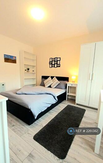 Studio To Rent In Watford Way, London, NW4