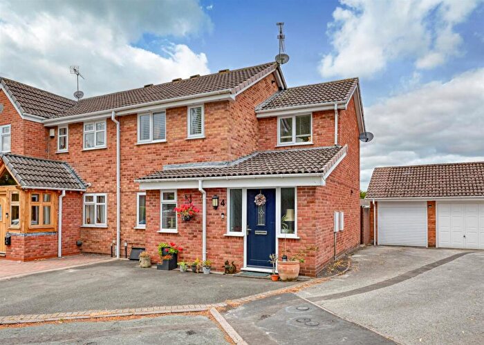 3 Bedroom Semi-Detached House For Sale In Falklands Close, Swindon, Dudley, DY3