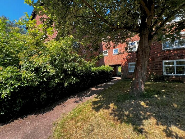 2 Bedroom Apartment To Rent In Viaduct Way, Welwyn Garden City, AL7