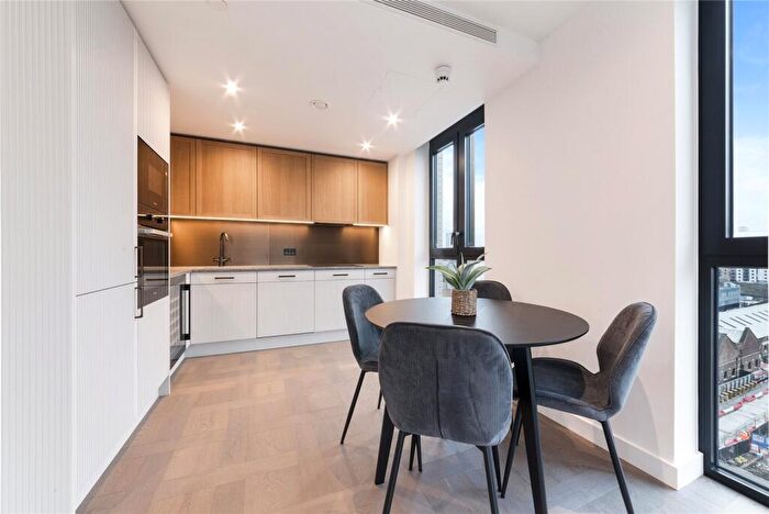 2 Bedroom Apartment To Rent In Boxwood Gardens, London Dock, E1W