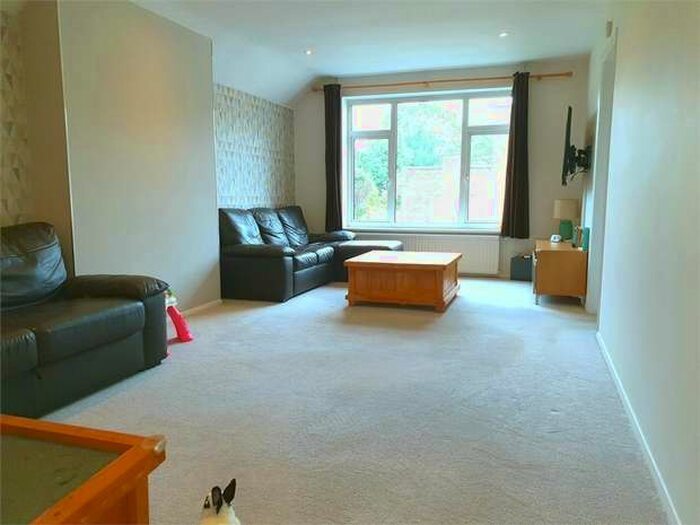 2 Bedroom Flat To Rent In Algar Road, Isleworth, Greater London, TW7