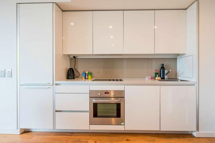 1 Bedroom Flat To Rent In Walworth Road, Elephant And Castle, London, SE1