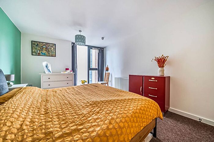 2 Bedroom Flat For Sale In Taylor Place, Bow, London, E3