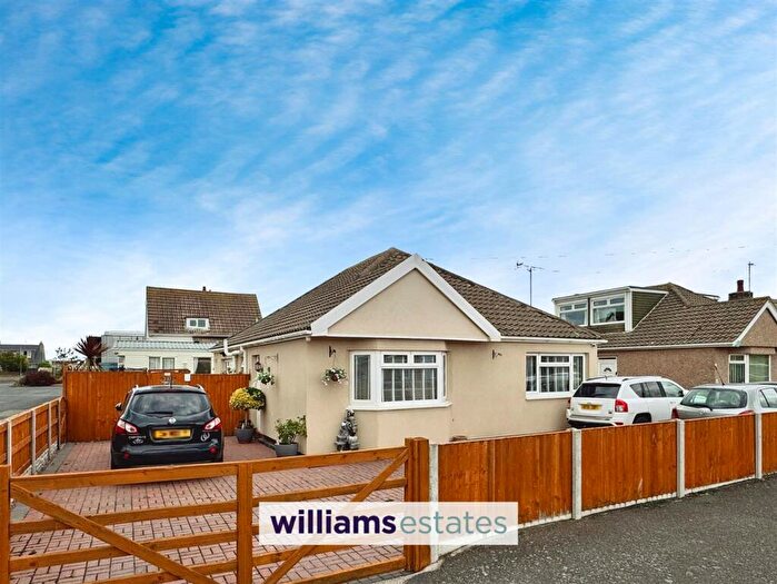 3 Bedroom Detached Bungalow For Sale In First Avenue, Prestatyn, LL19