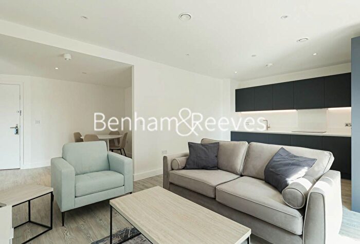 1 Bedroom Flat To Rent In Lampton Parkside, Hounslow, TW3