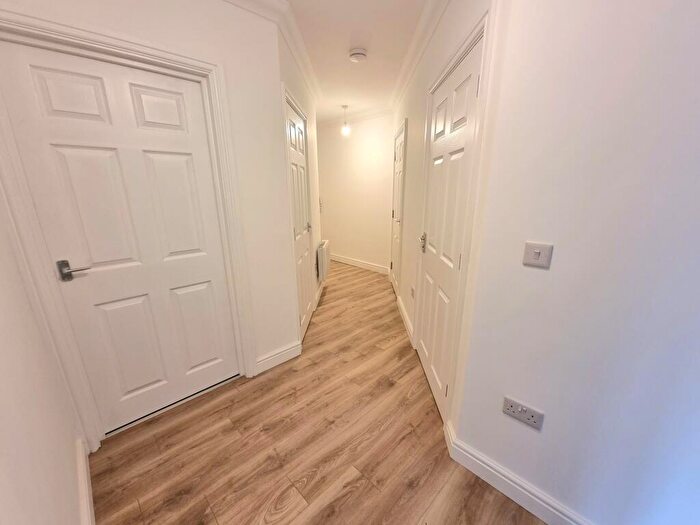 2 Bedroom Flat For Sale In Coychurch Road, Bridgend, CF31 - Photo 2