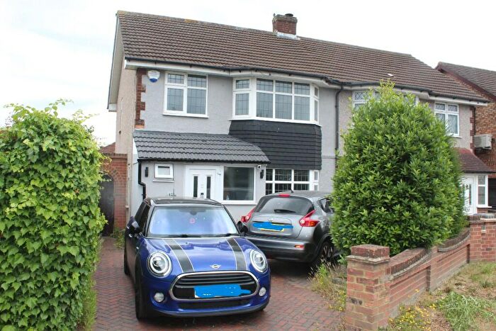 3 Bedroom End Of Terrace House To Rent In Rainham Road, Rainham, Havering, London, RM13