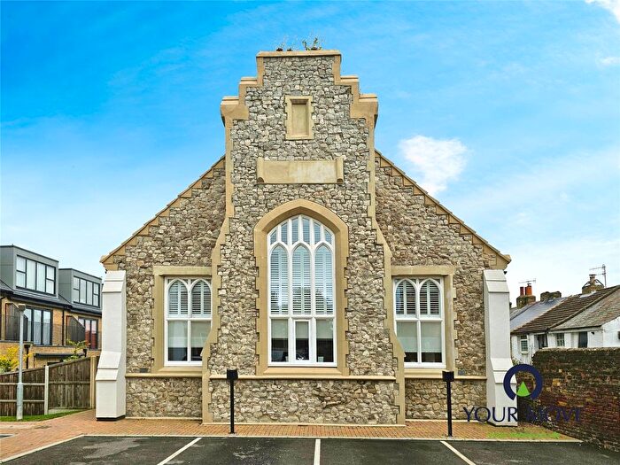 2 Bedroom Flat For Sale In Royal Road, Ramsgate, Kent, CT11