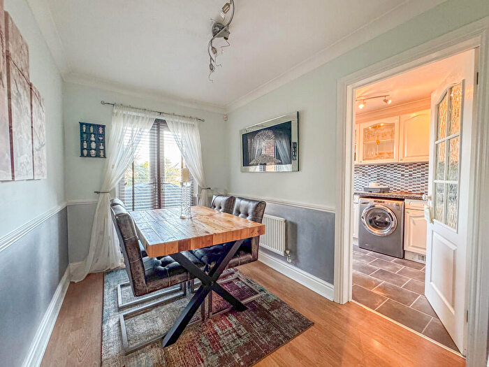 3 Bedroom Detached House For Sale In Falcon Close, Rayleigh, SS6