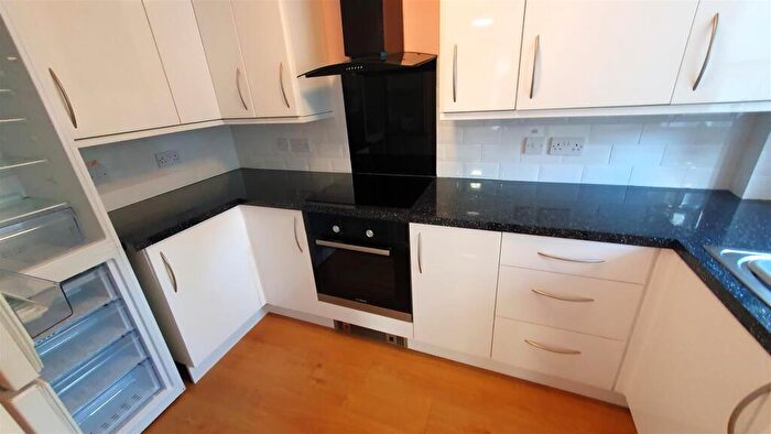 2 Bedroom Flat For Sale In Ringwood Road, Ferndown, BH22