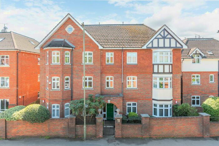 3 Bedroom Apartment To Rent In Balfour Road, Weybridge, KT13