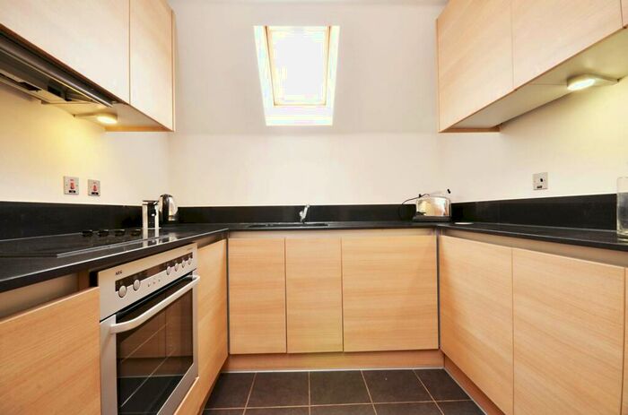 2 Bedroom Flat To Rent In Albury Road, Guildford, GU1