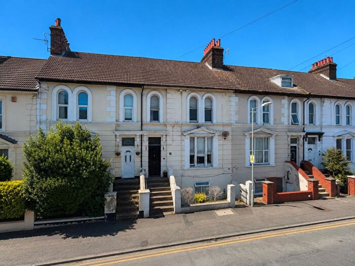 4 Bedroom Town House For Sale In Wellesley Road, Ashford, TN24