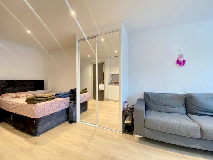 Studio To Rent In Mercantile House, Uxbridge, Greater London, UB8