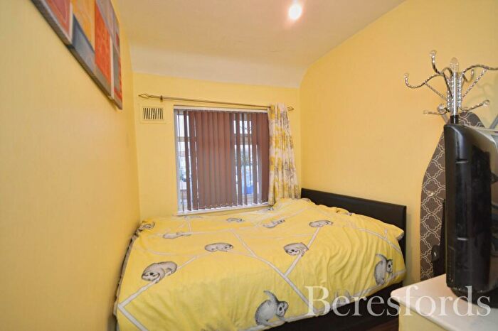 3 Bedroom Terraced House For Sale In Green Lane, Dagenham, RM8