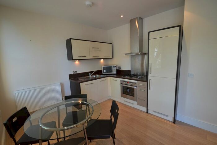 2 Bedroom Flat To Rent In The Parade, Roath, Cardiff, CF24