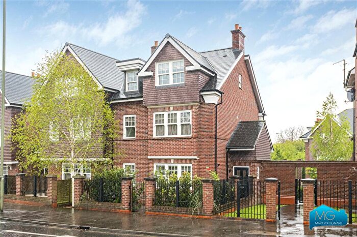 4 Bedroom Semi Detached House For Sale In Bunns Lane, Mill Hill, London, NW7