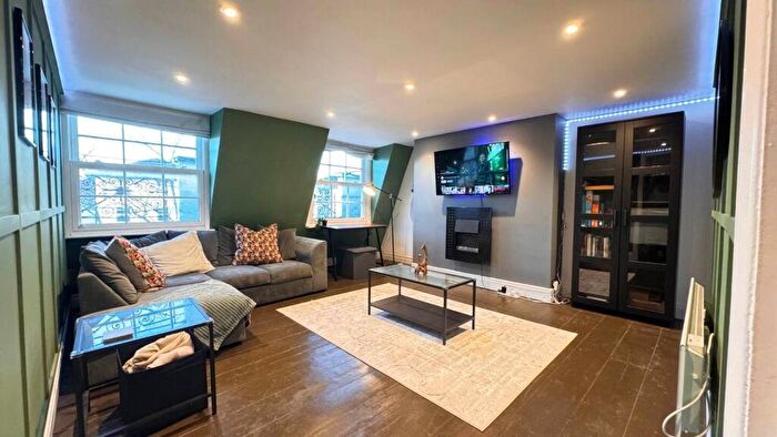 2 Bedroom Apartment For Sale In Winchcombe Street, Cheltenham, Gloucestershire, GL52