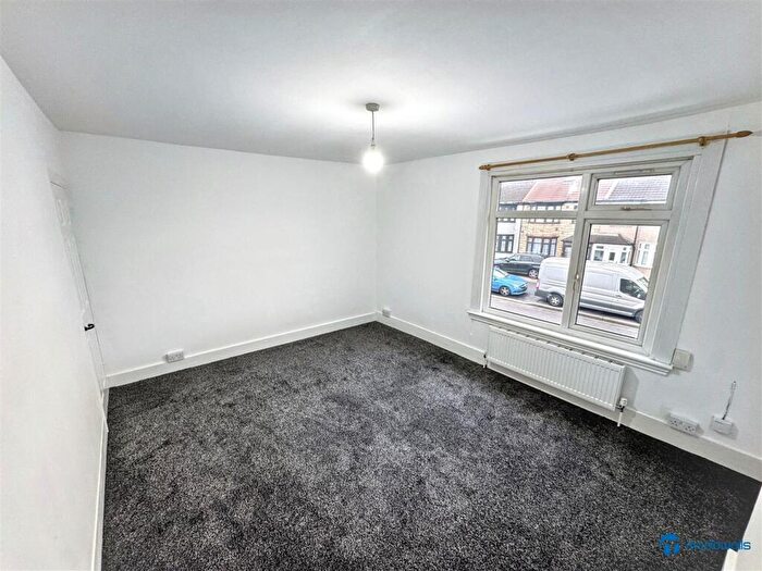 2 Bedroom House For Sale In Green Lane, Ilford, IG1