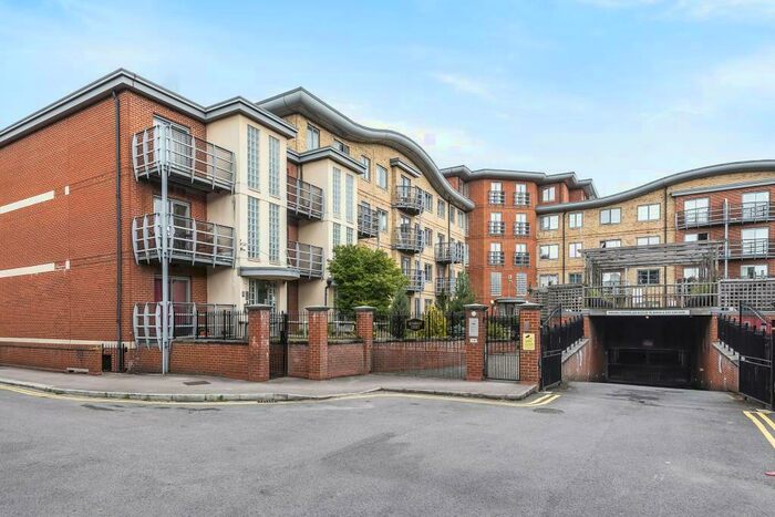 2 Bedroom Apartment To Rent In Quadrant Court, Reading, RG1