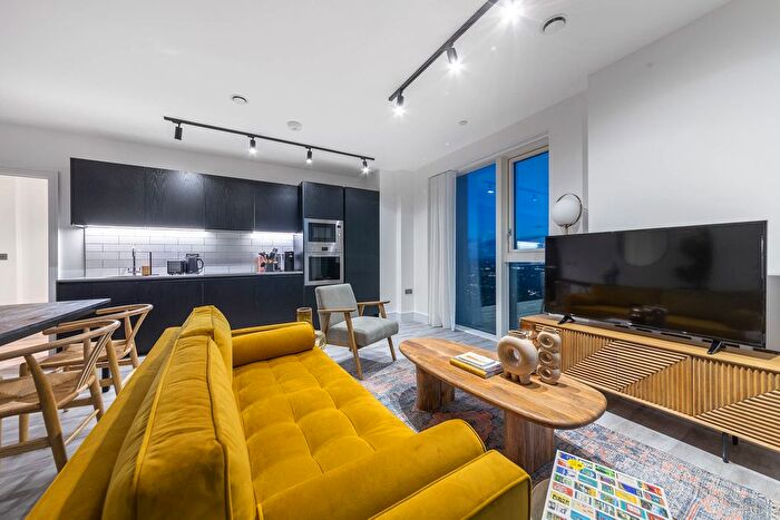 2 Bedroom Flat To Rent In Portal Way, Acton, W3