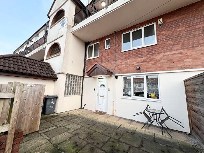3 Bedroom Flat To Rent In My Street, Salford, M5